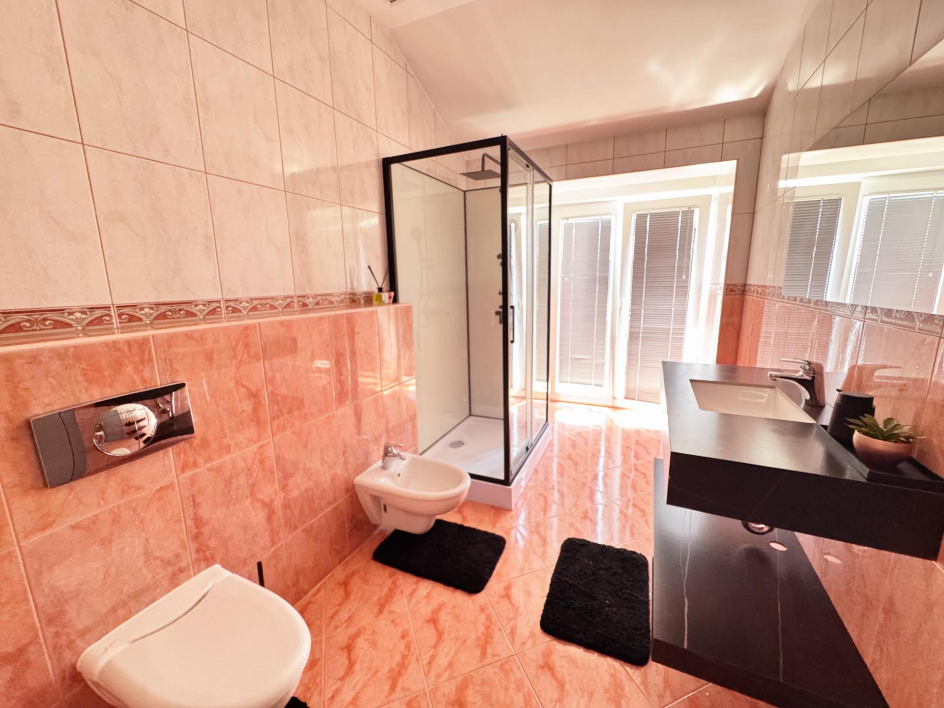 Bathroom in warm tones